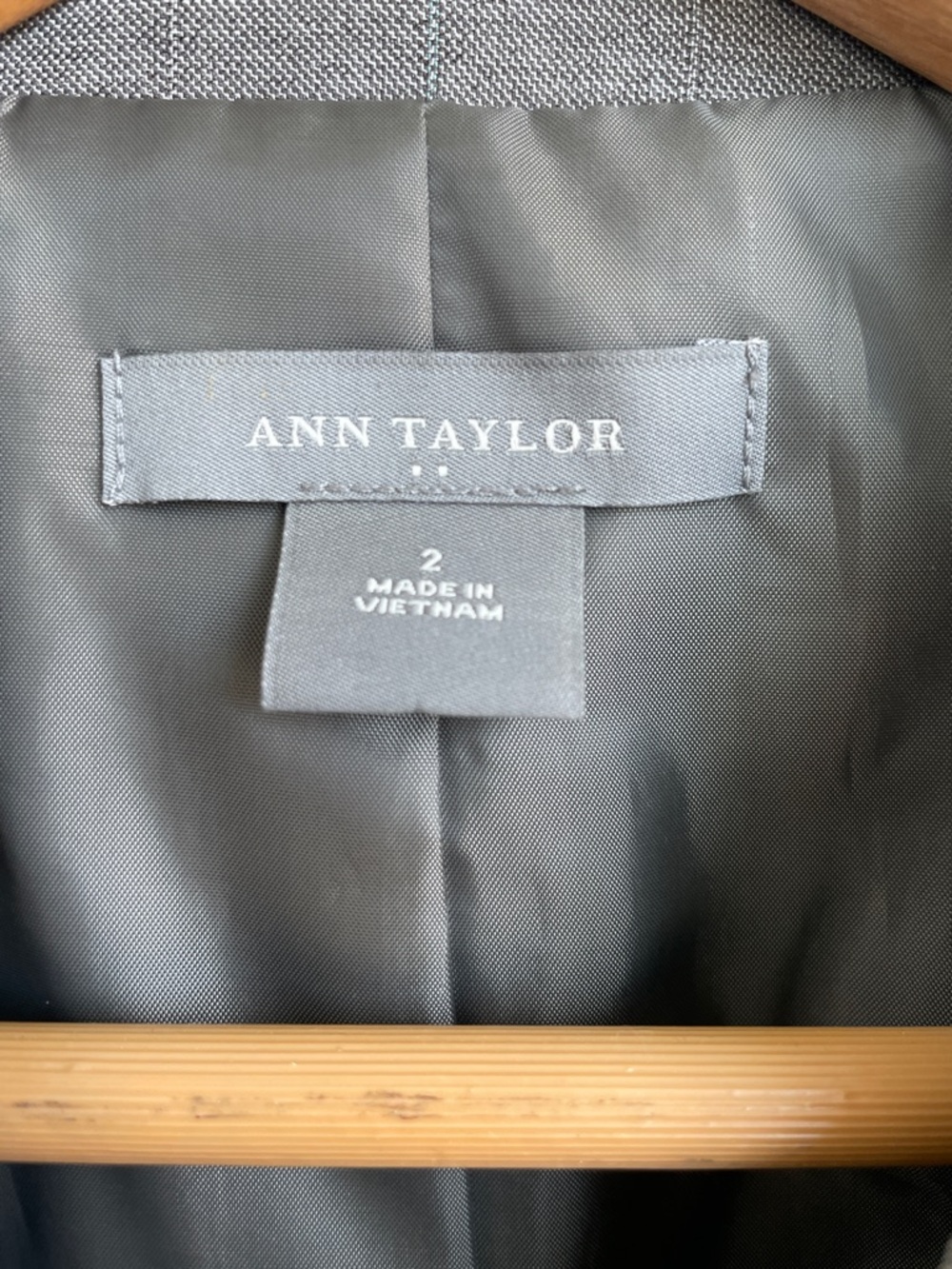 Ann Taylor Gray Pinstripe Tailored Women's Blazer • Size 2 - Picture 2 of 9
